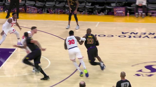 詹眉连线来了！詹姆斯妙传戴维斯心领神会篮下轻取2分