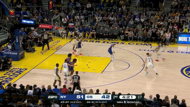 耐心的传导球总能收到奇效 布伦森三分出手正中靶心