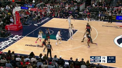 《NBA全场集锦》撵着防守往里走 库利巴利强行突破凿穿防守轻松取分