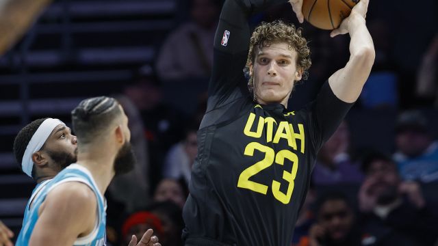 爵士134-122黄蜂 黄蜂队多点开花客场轻取两连胜