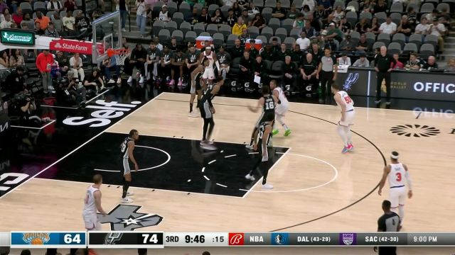 游刃有余！哈腾抡锤击地妙传助攻布伦森空切上篮轻松得手