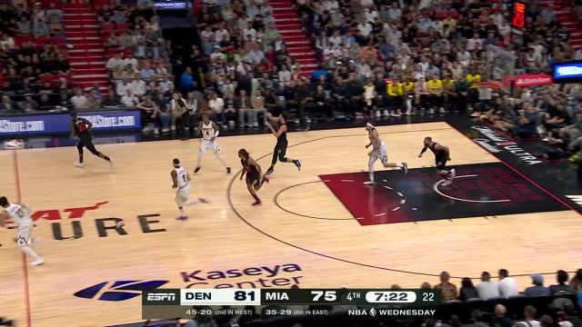 神兵天降！阿德巴约快下接球上篮偏出 巴特勒跟进起飞补扣得手