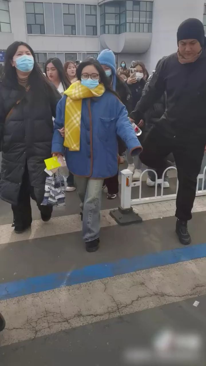 沈月抵达延吉录制《桃花坞4》_高清