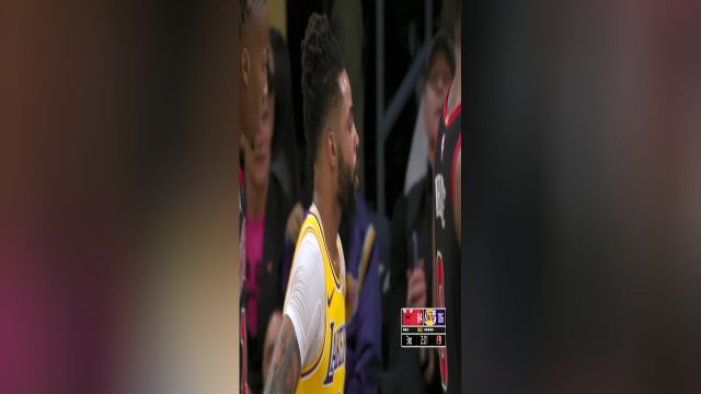 拉塞尔飚中追身三分 孙世睿：说交易的排队道歉 提着生蚝扇贝给他补补
