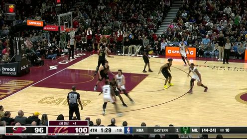 《NBA骑士》打的就是巨星球！罗齐尔迎着防守三分线外高难度出手强硬打进3+1