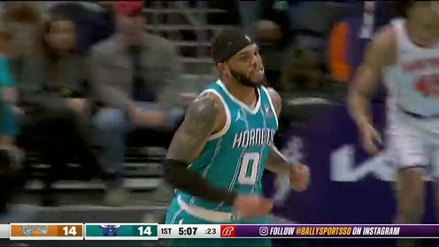 《NBA全场集锦》迪温琴佐四分卫式长传遭拦截 布里奇斯长途奔袭一条龙打进