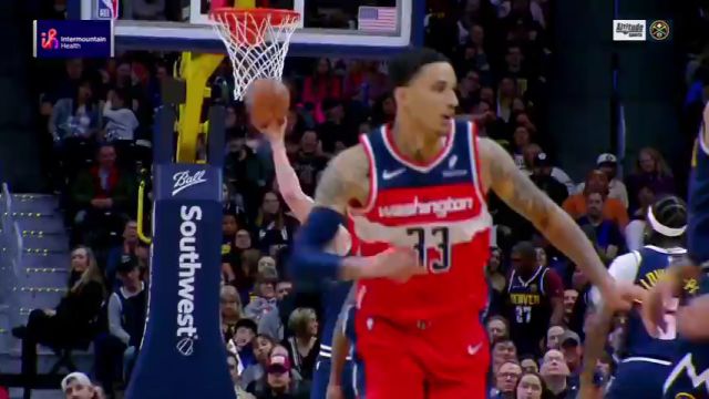 一个单手长传一个单手接球见功力！约基奇连线戈登完成暴扣十分精妙