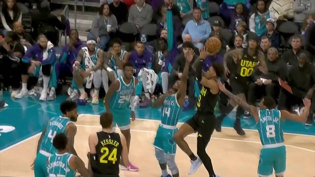 灵动脚步晃懵对手 乔治变向突破抛投打成2+1