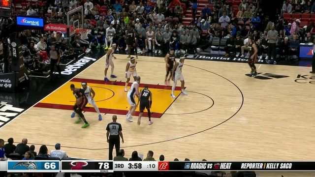 状态火热无人可挡 阿德巴约顶着防守转身暴扣势大力沉