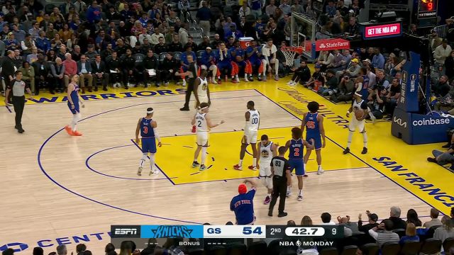 库里三分出手应声入网 布伦森打成2+1以予回应