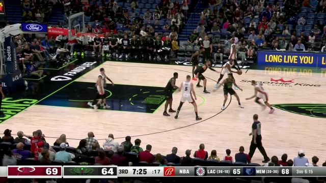 默契配合撕裂禁区 约维奇助飞巴特勒空接暴扣