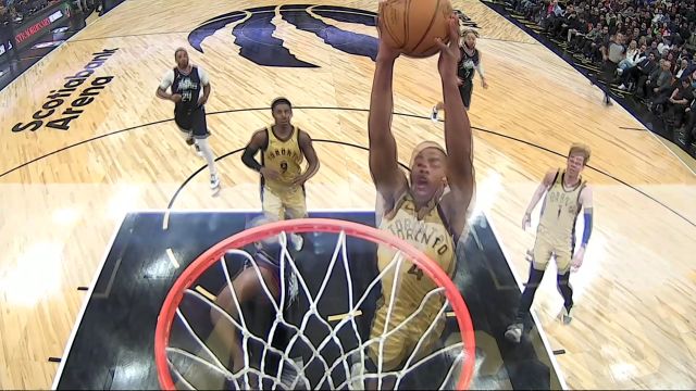 四线快攻势如破竹！巴恩斯大步流星反击飞扣