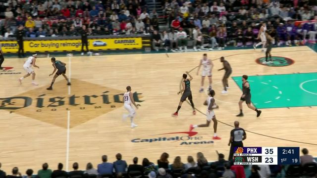 这一招他可是手拿把攥 布克急停干拔中投稳稳命中