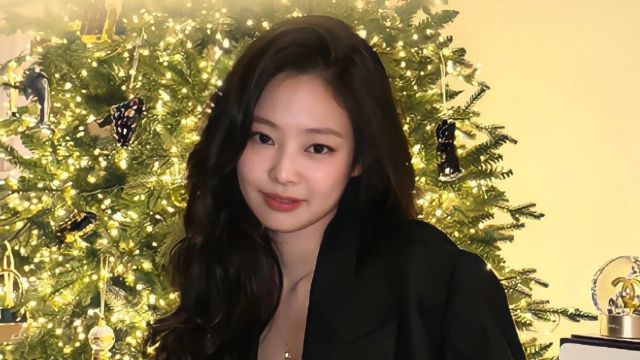 Jennie酒吧庆生被偶遇,头戴棒球帽玩超嗨,热舞蹦迪笑成一片