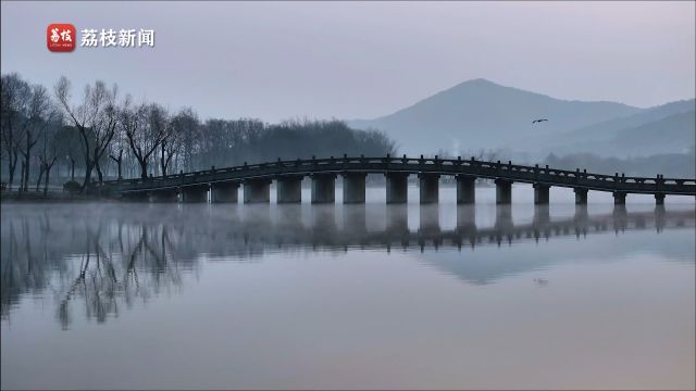 画中有诗!清晨的杭州湘湖轻纱缥缈远山如黛