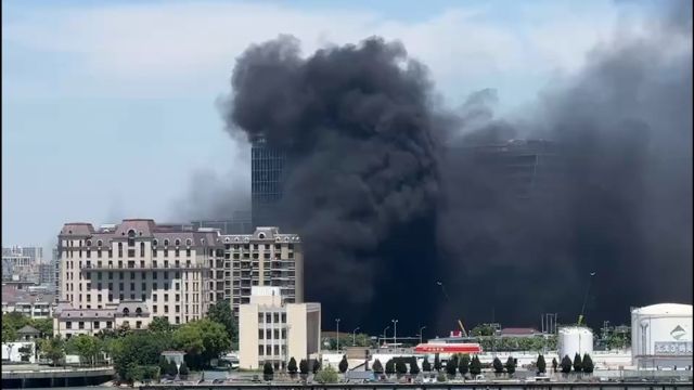 上海徐汇区一在建工地发生火灾:火势已被扑灭,无人员伤亡