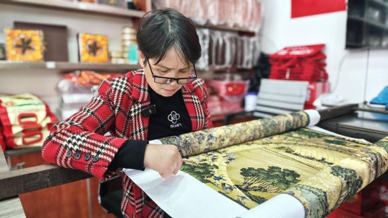 十字绣又有新玩法!温岭两夫妻历时11年绣出近30米长《清明上河图》