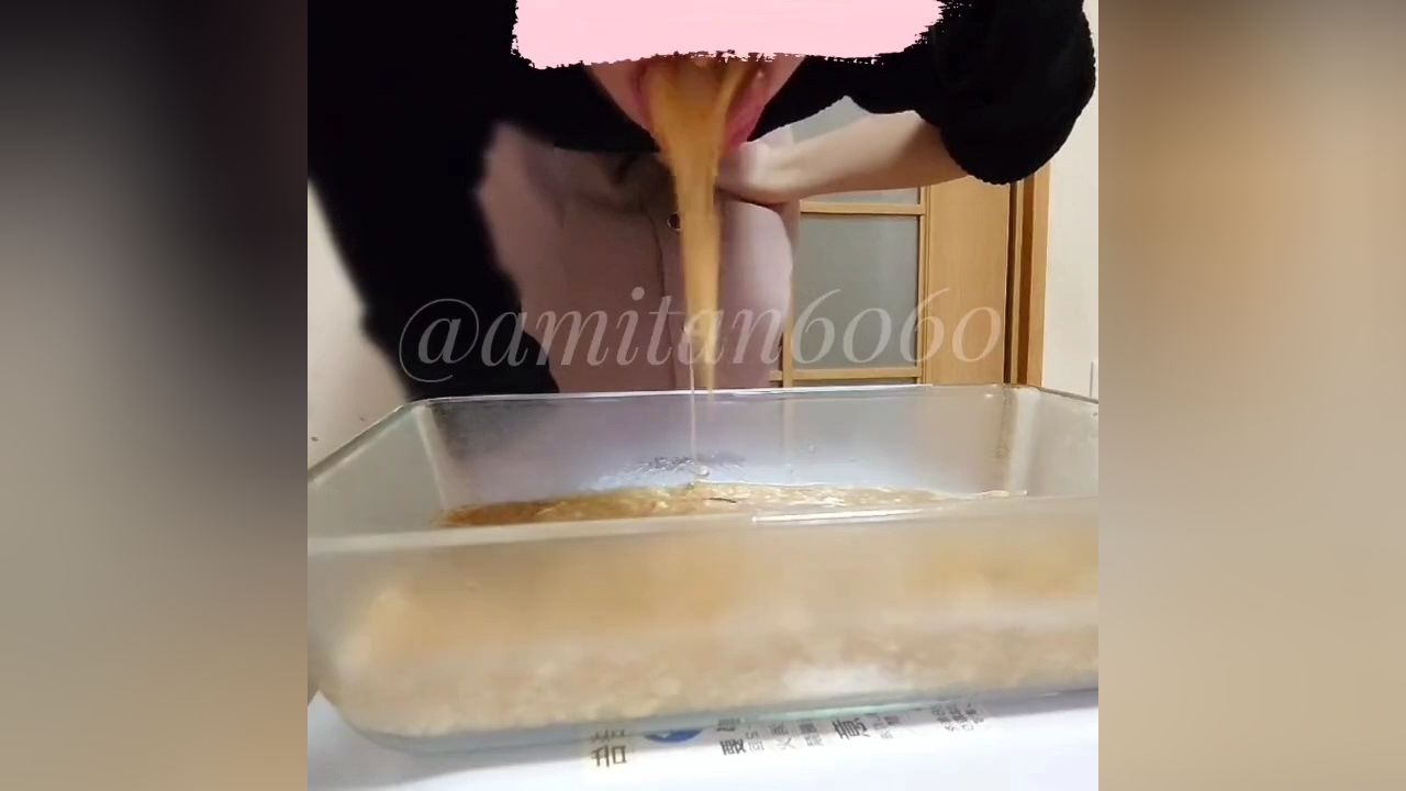 日本美女吃多呕吐想要呕吐视频私信我各种优质视频_高清