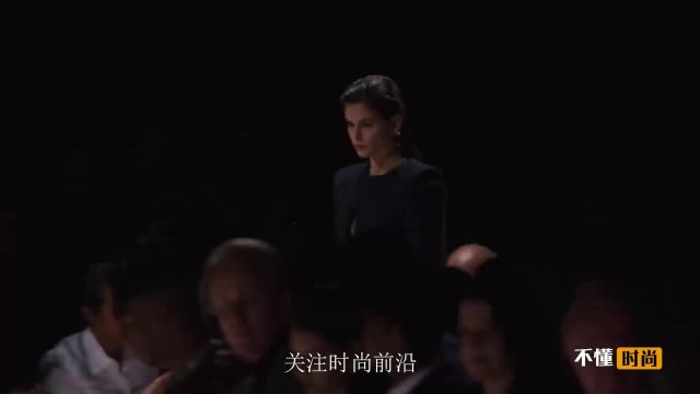 Alexander McQueen 2024 年春夏时装秀在巴黎现场