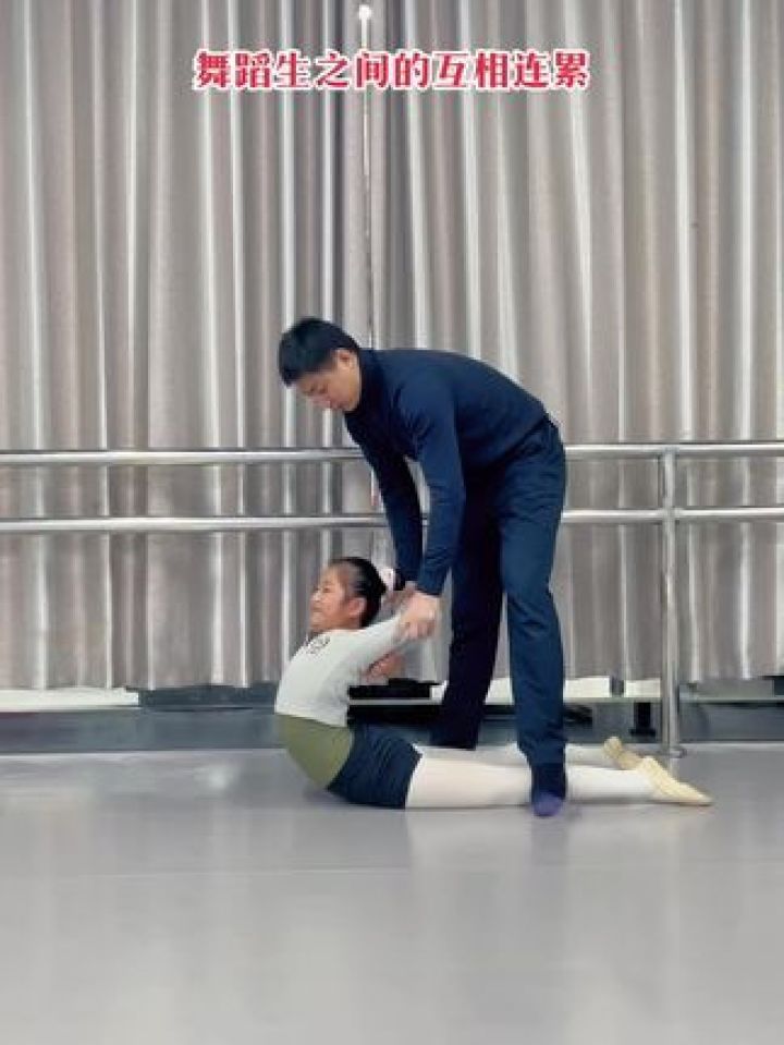 每次老师给别人撕腿撕腰,自己是不是特开心?