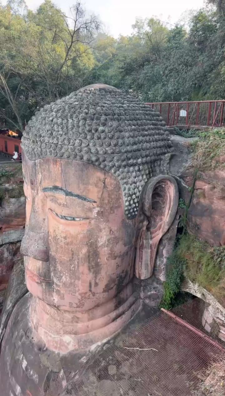 乐山大佛 闻名中外