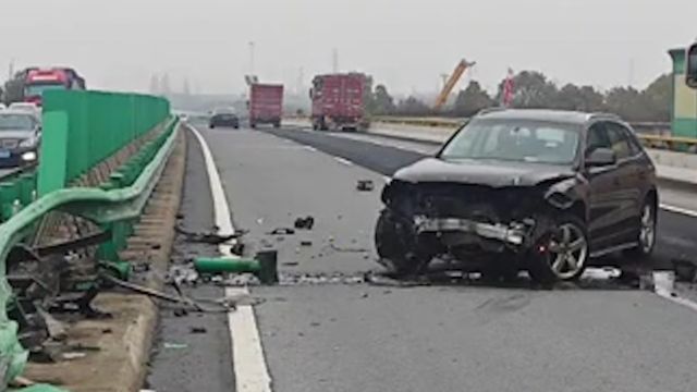 货车高速上被奥迪撞,对方车几乎报废希望货车主认全责:她没买车损险