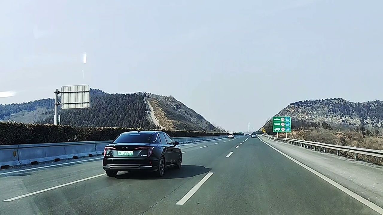 行驶在京昆高速路河北段