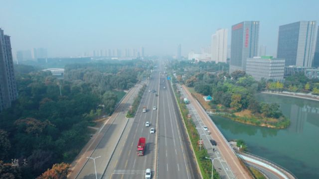 山东济宁崇文大道美丽街景