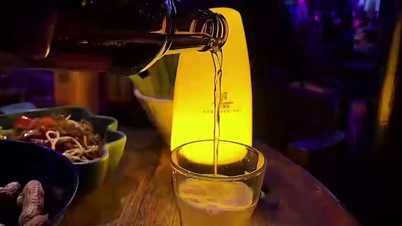 伤感歌曲《爱情酒杯杯都是泪》李英/dj完整版