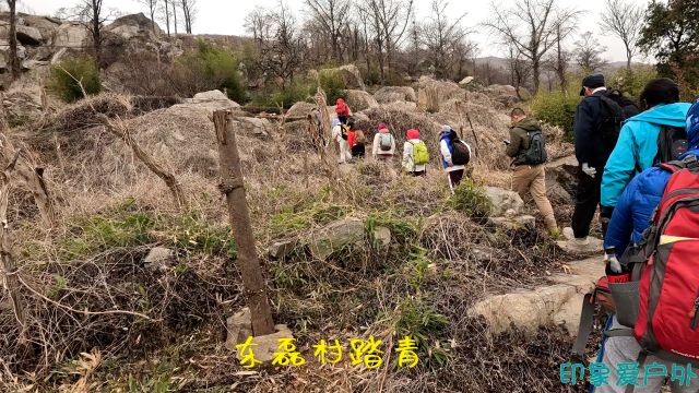 各路豪杰齐聚东磊村踏青寻野色,休闲游女队员多,3月春风微冷