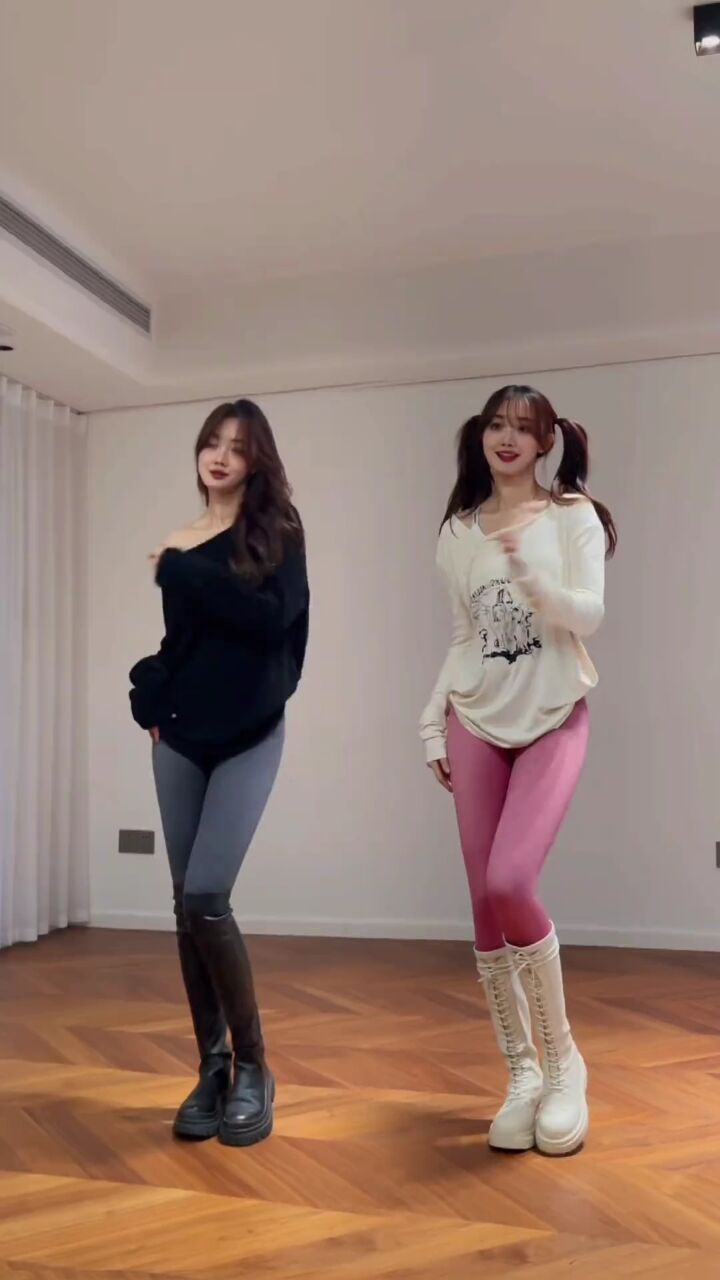 客厅扭扭舞#扭一扭 #浅跳一下