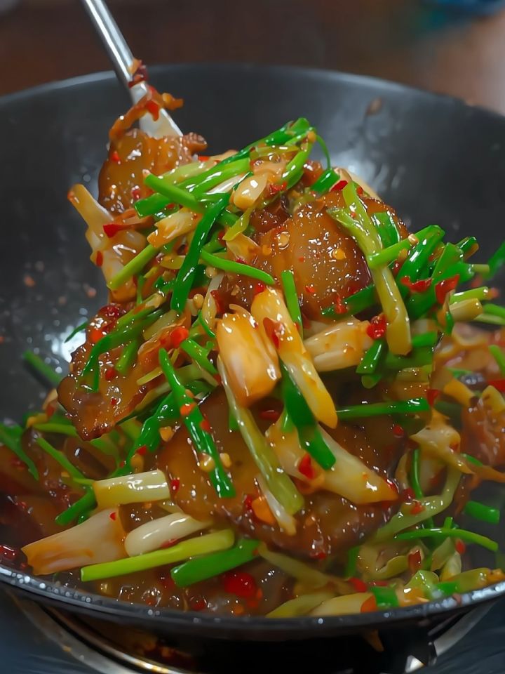 今日份如何做藠头炒腊肉|家里的腊肉吃完了吗?