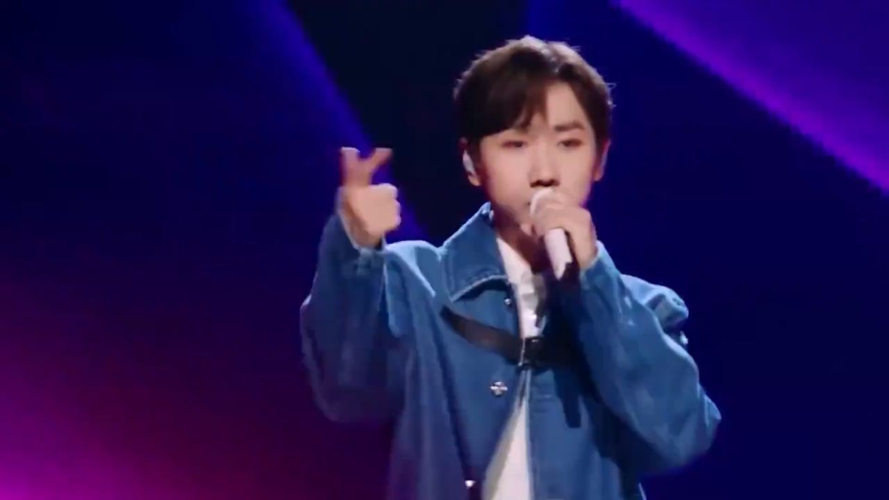 千万别让汪苏泷翻唱,不然他会唱成自己的歌!爱丫爱丫都唱炸了!