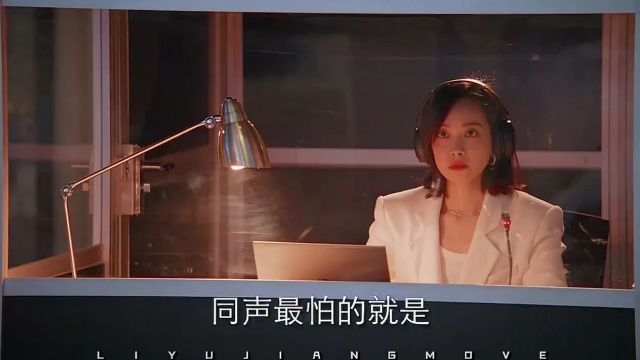 美女翻译官腹黑帅总裁,他在众目睽睽下出难题刁难她,本想让她下不来台,没想到连机器都翻译不准确的古文她却翻译的栩栩如生