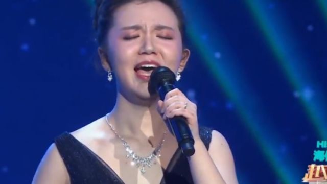 美女演唱《我心依旧》,嗓音沉稳,不输专业歌手