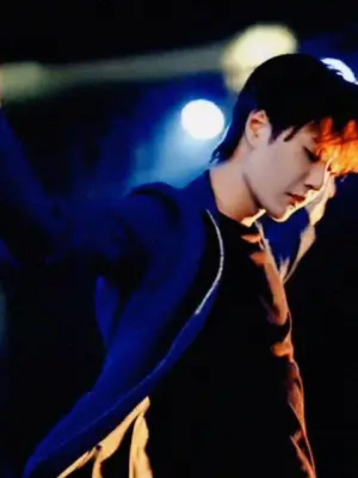 有谁是从这个甩头入坑的#王一博