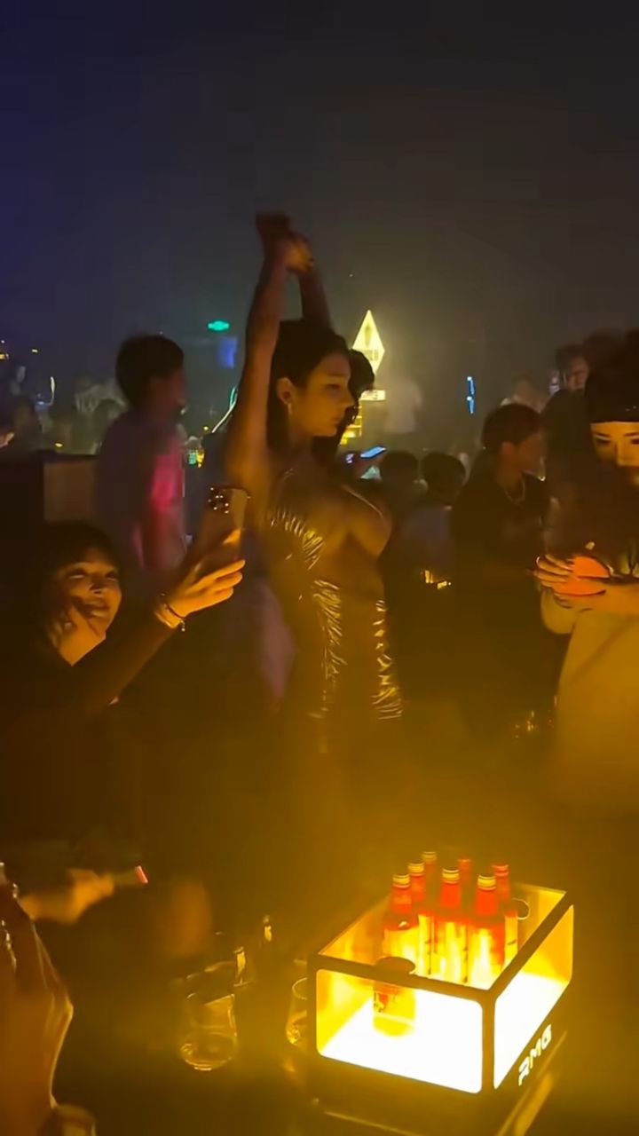 热舞小姐姐 #嗨爆全场 #酒吧