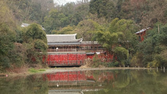 我们不是真正的渴望旅行,我们只是渴望看山看水看风景