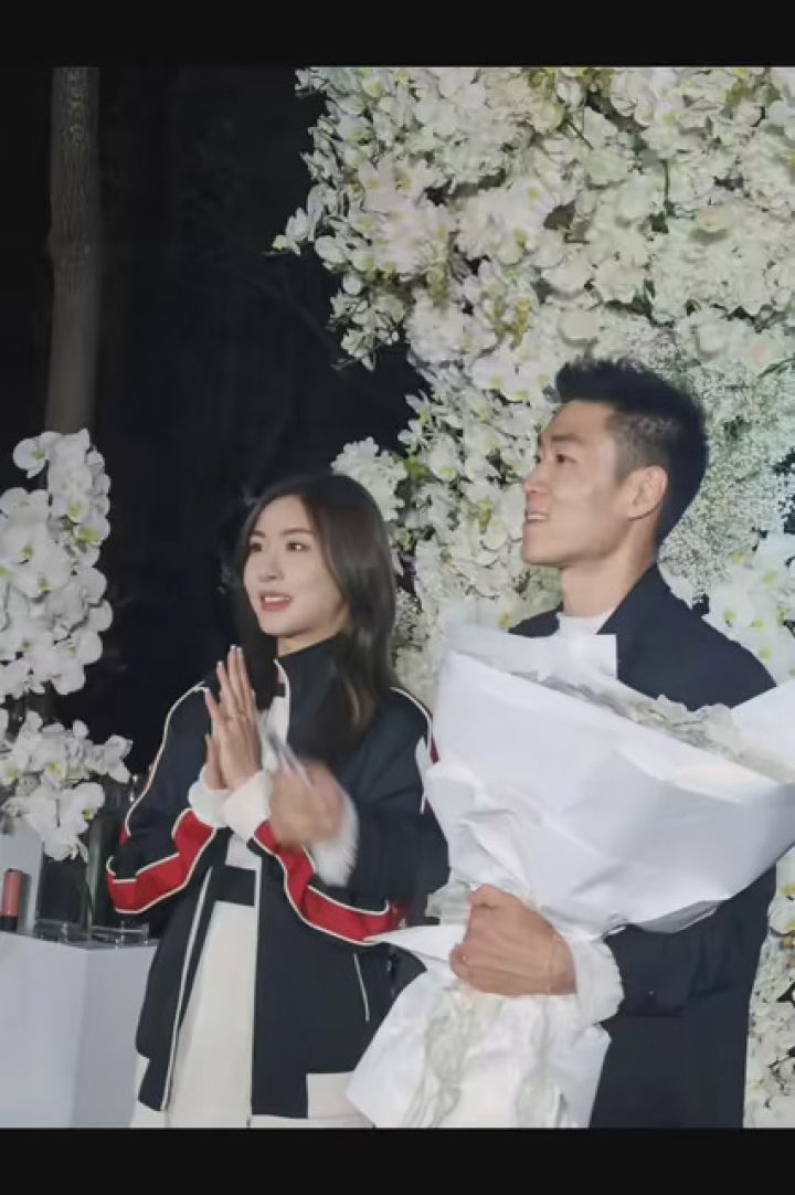 恭喜高诗岩求婚成功啊,女朋友真漂亮 #高诗岩求婚 #辽宁男篮