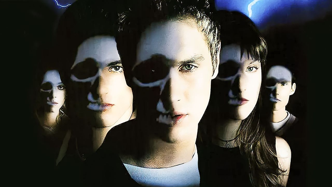 《死神来了1》男孩登机前发现诡异的事,却意外救了自己一命