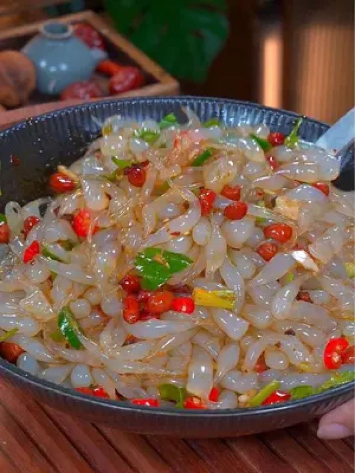 天气越来越热,学校门口卖小凉虾的也开始排队起来,今天就把我摆摊几十