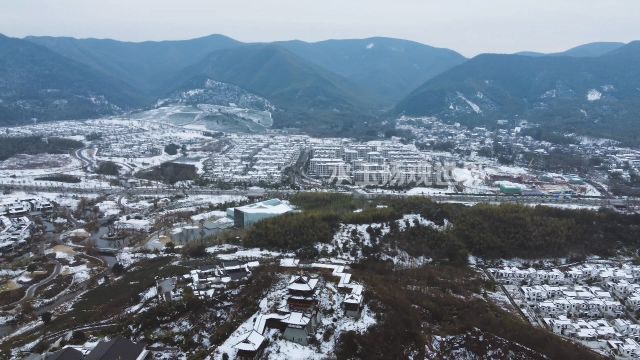 航拍大雪后的宜兴东坡阁,这里自然山水妙趣天成,真的美出了天际