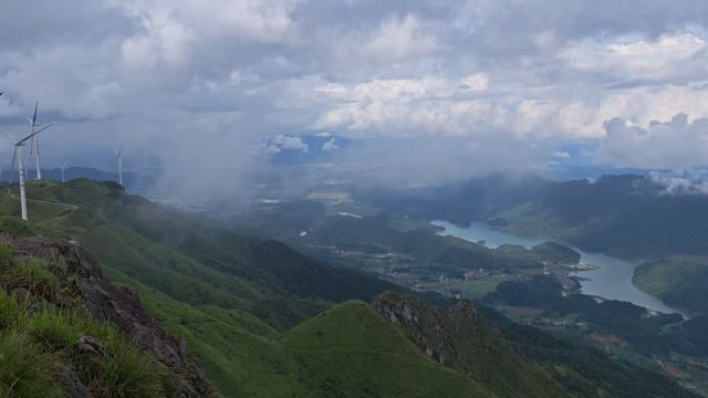 人生无处不风景,心宽满目皆花开!白云仙风电场!