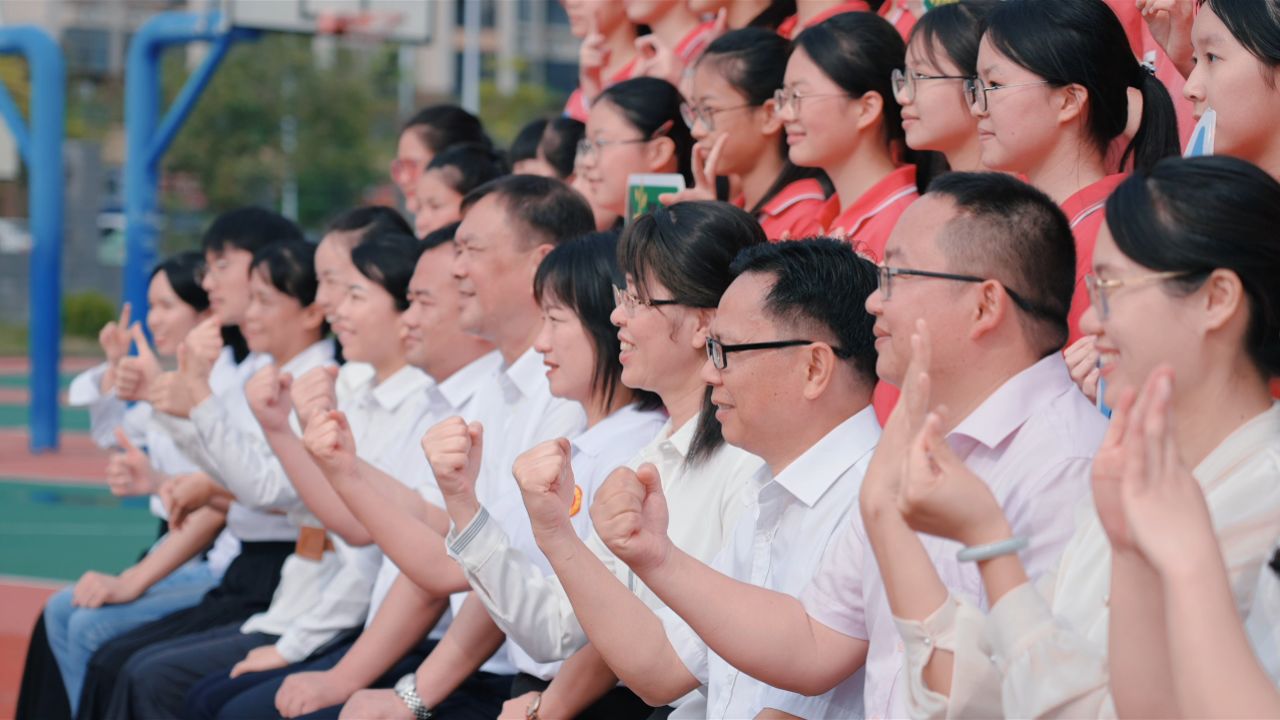 来宾市第八中学校徽图片