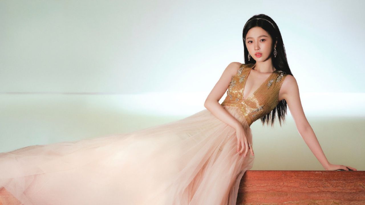 虞书欣虞美人浴室花絮释出,穿白色婚纱气质温柔优雅