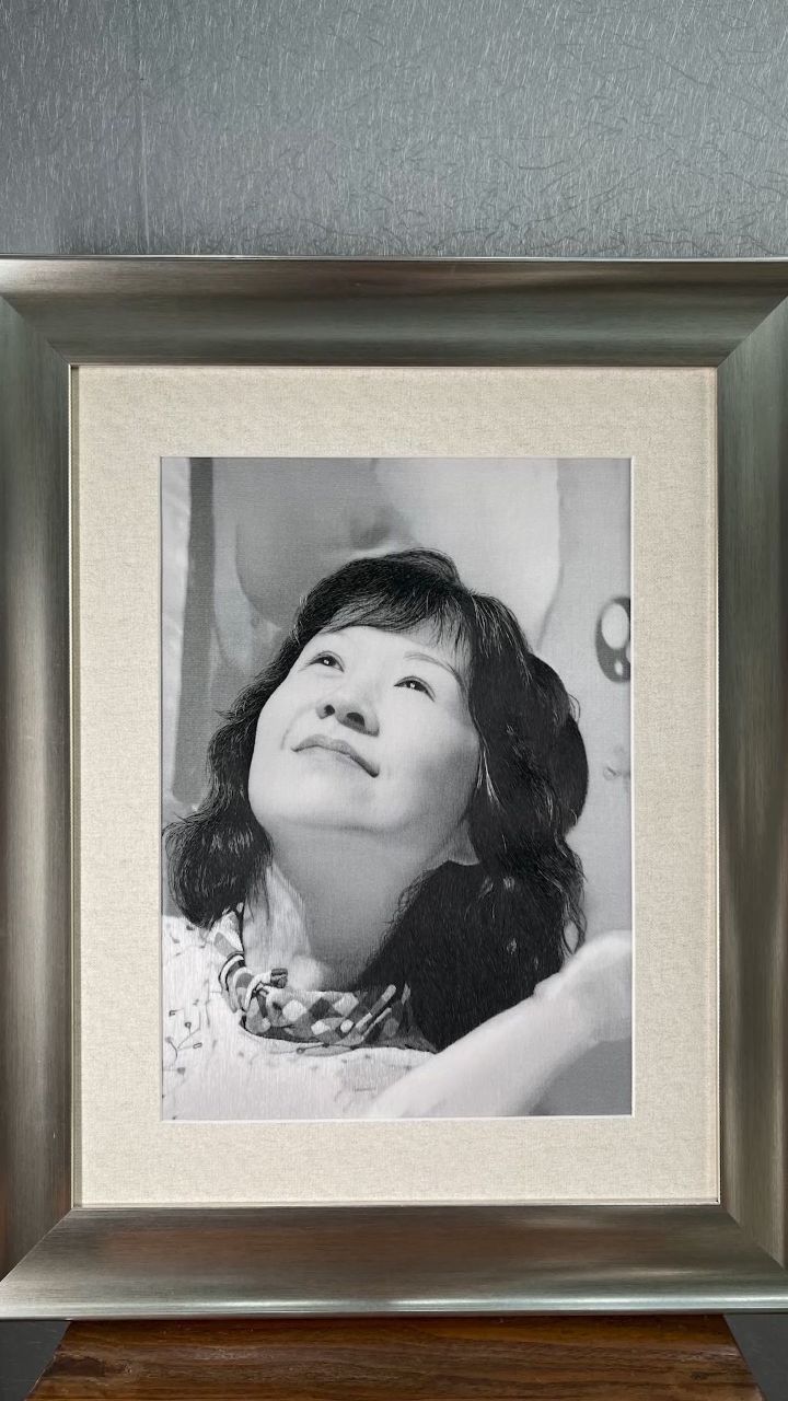 头发千年不腐,用头发绣的作品经久不衰,粉丝喜爱苏绣,想用发绣记录下