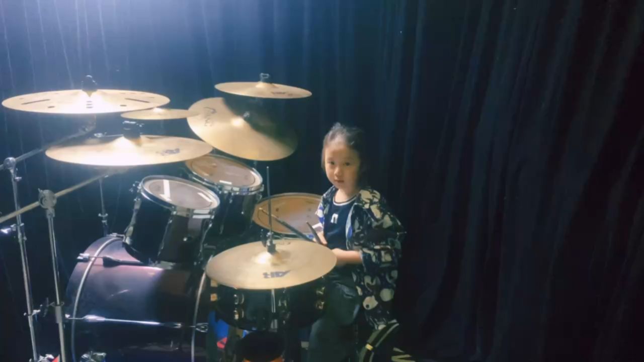 高倩女儿刘烁架子鼓