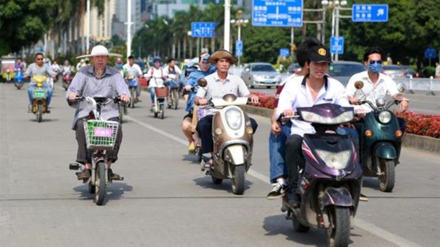 电动车“双证”时代来临,骑不同的电动车要考虑年龄,赶紧看看