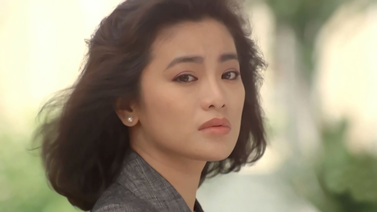 叶倩文的《情人知己》,她的音色真是太绝了,这歌声太经典了!