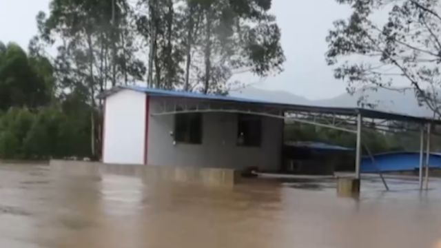 广西桂林:强降雨引发多起内涝险情,消防救援持续进行